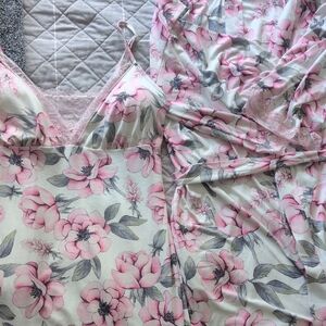 NWT La Vie En Rose Pink Floral Nightgown Set With Robe